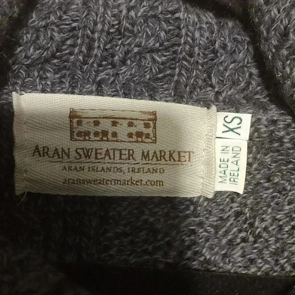 ARAN WOLLEN MILLSCardigan With Collar. 100% Marino wool - Picture 4 of 4